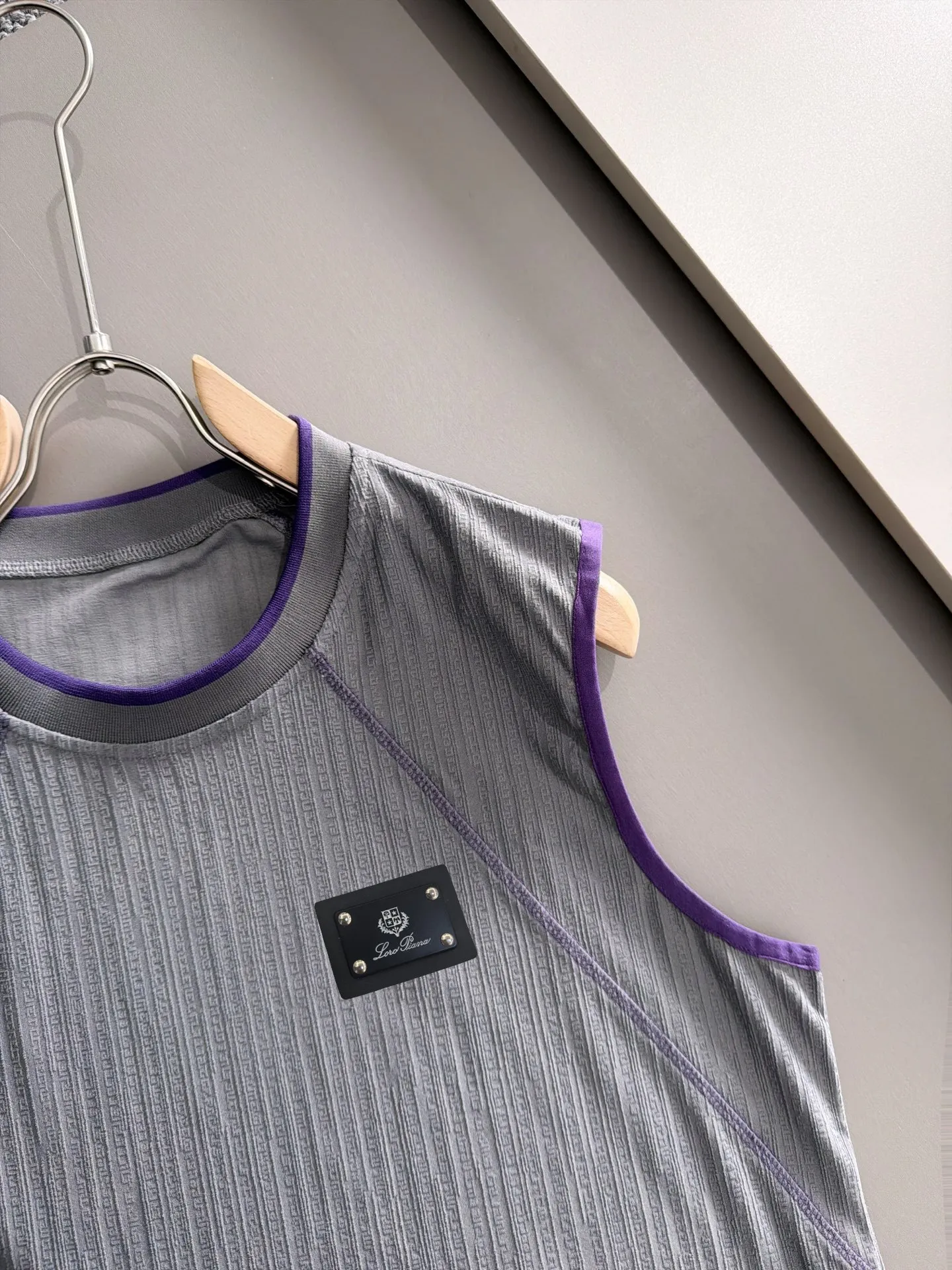 LP 2036 New Arrival summer casual suit, with exquisite and high-end details, full of high-end feeling. Complete with three standards, customized Premium liquid ammonia cotton fabric, the upper body is crisp and stylish, comfortable and not tight. The clean and neat tailoring is full of urban style. You will feel good when you wear it. It is the first choice for Premium fashionistas. The upper body effect is super good! Sizes:M-3XL